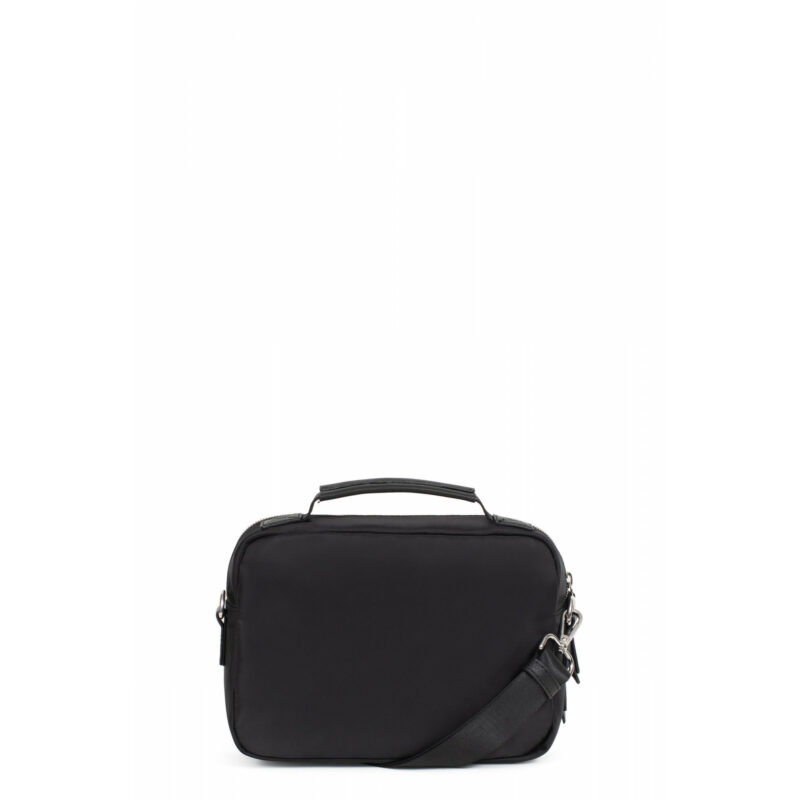 1-straped-handbag-639617 (2)